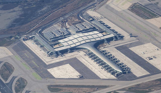 Imagen a�rea de la nueva terminal 1 del aeropuerto de Barcelona-El Prat (Febrero de 2009)